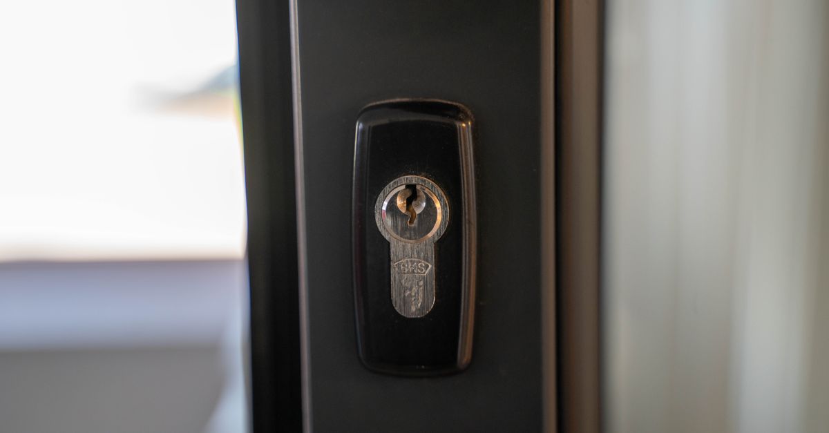 Emergency Access Techniques Used by Professional Lockmasters