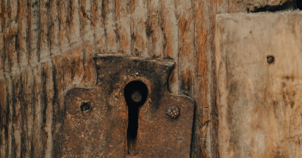 Top Tips for Securing Your Safe Before an Emergency Occurs